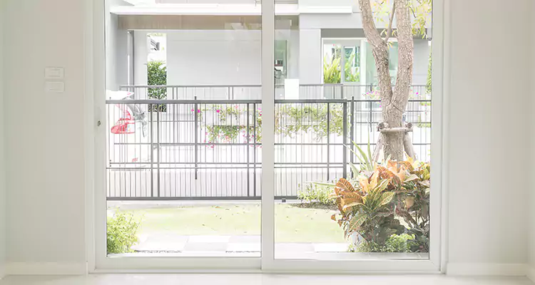 Balcony Screen Door Repair in Kendale Lakes, FL