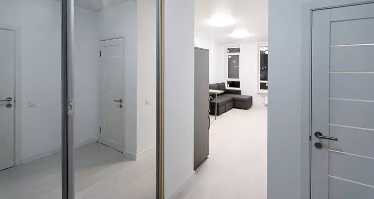 Modern Mirrored Closet Doors Repair in Kendale Lakes, FL