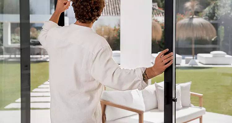 Sliding Screen Door Maintenance for Closing Issues in Kendale Lakes, FL