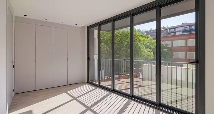 Fix Sliding Screen Door Track in Kendale Lakes, FL